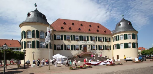 Rosenmarkt1 (© Archiv Tourismusverein SÜW Bad Bergzabern e.V.)