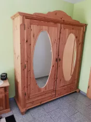 Kleiderschrank