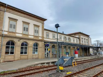 Bahnhof Bad Dürkheim von hinten (© Stadtverwaltung Bad Dürkheim)