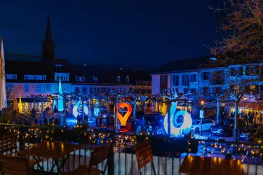 Der illumnierte Stadtplatz