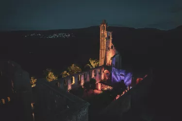 Die Klosterruine Limburg bei Nacht (© Dennis DeBiase)