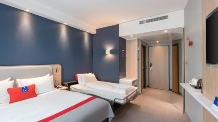 Doppelzimmer mit Zustellbett (© Holiday Inn Express)