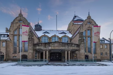 Jugendstil-Festhalle im Winter