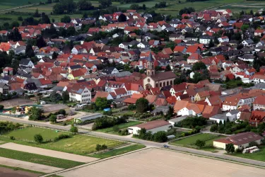 Dorfansicht Zeiskam Vogelperspektive VG Bellheim (© CC BY-NC-NDSÜD Tourismus Bellheim,Gemeinde Zeiskam)